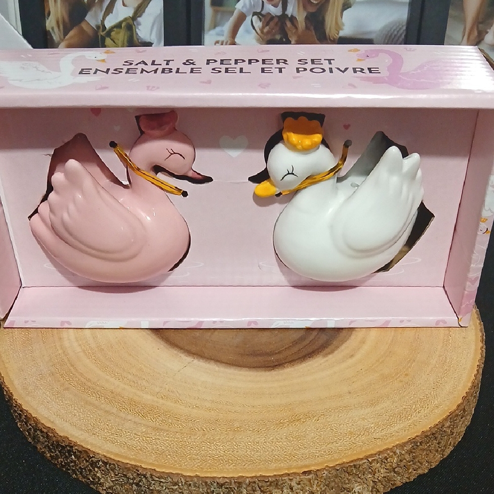 Pink and White Swan Salt & Pepper Set NIB